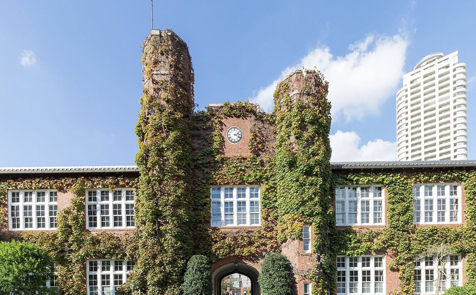 立教大学 池袋キャンパスの本館